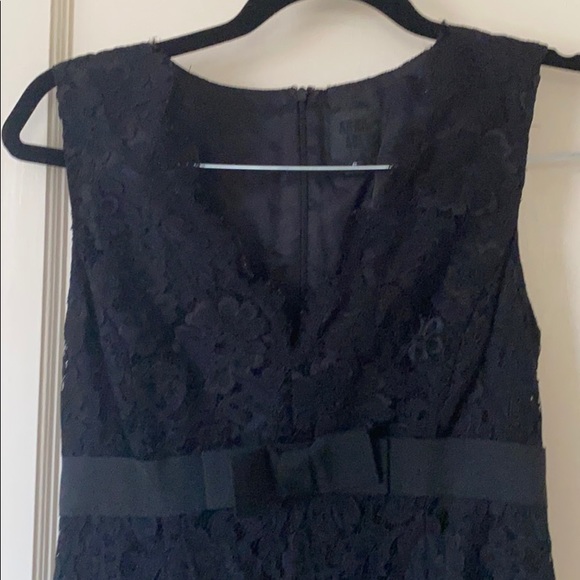 Black lace dress - Picture 3 of 4